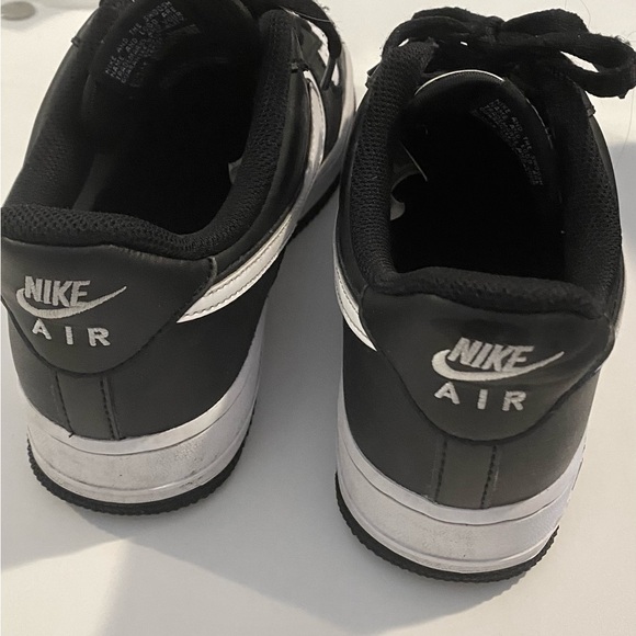 Nike Air Force 1 '07
Chaussure pour homme - Picture 5 of 7